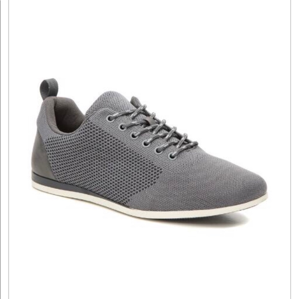 🆕  🎁 💝 Men’s fabric Sneaker Size 8 Gray  Color